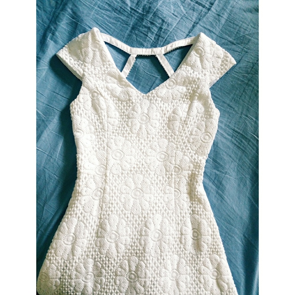 Lilly Pulitzer White Flower dress with Pearls